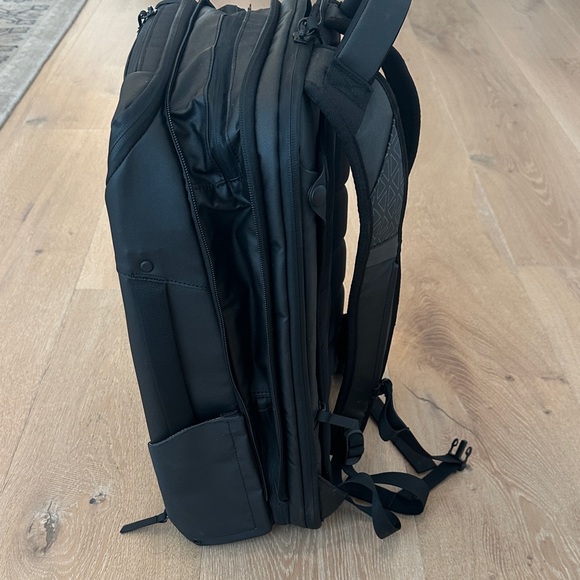 Nomatic Black Men's Travel Pack Backpack 20L Tech Techie Carry-On - Picture 3 of 10